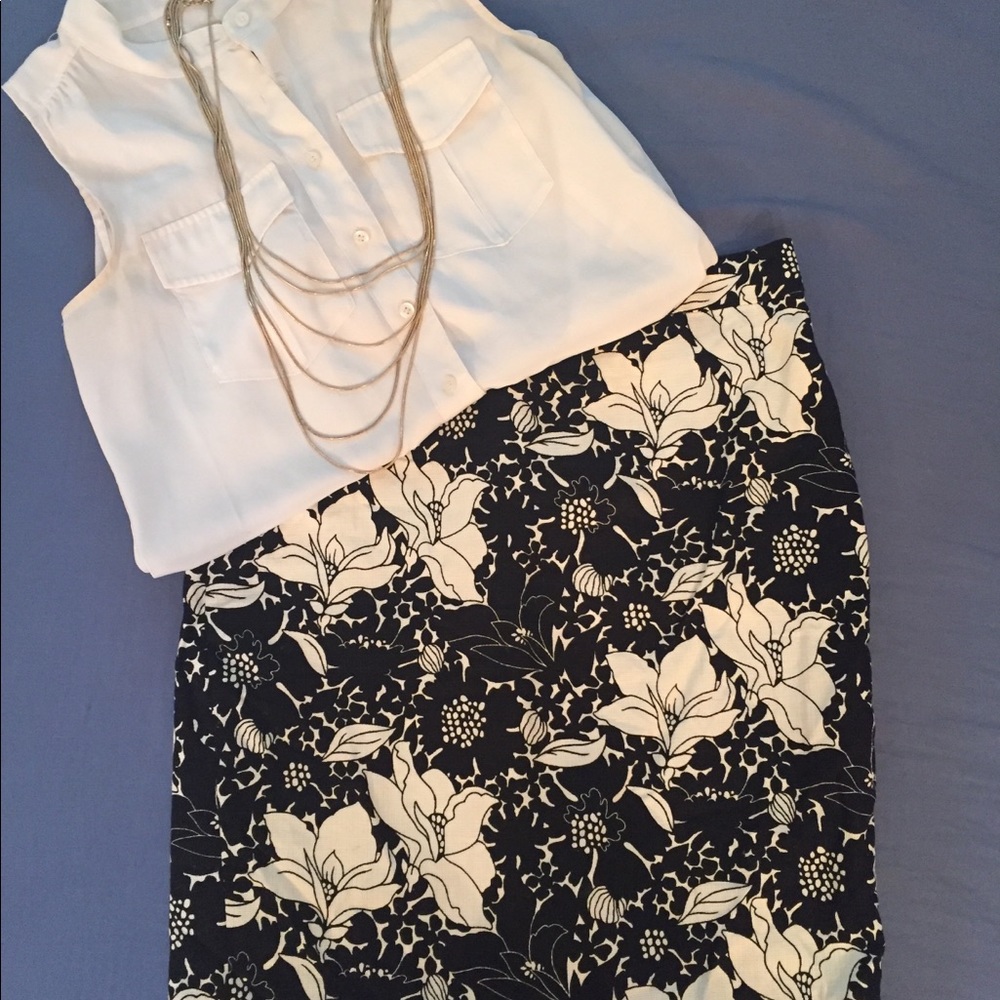 🌸 Perfect for spring 🌸 Jcrew floral pencil skirt